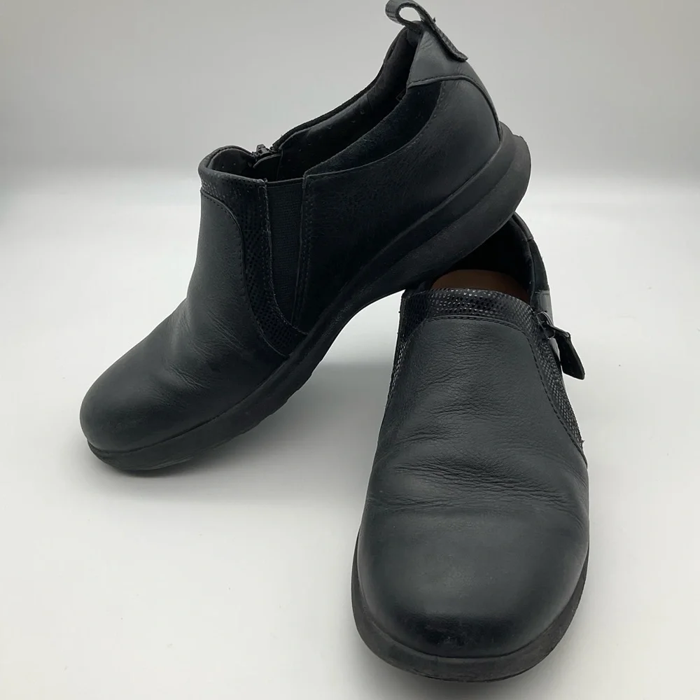 CLARKS SLIP‎ ON WITH SIDE ZIPPER SHOES